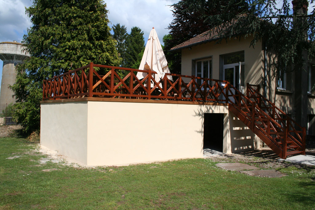 Terrasse sur maçonnerie avec escalier